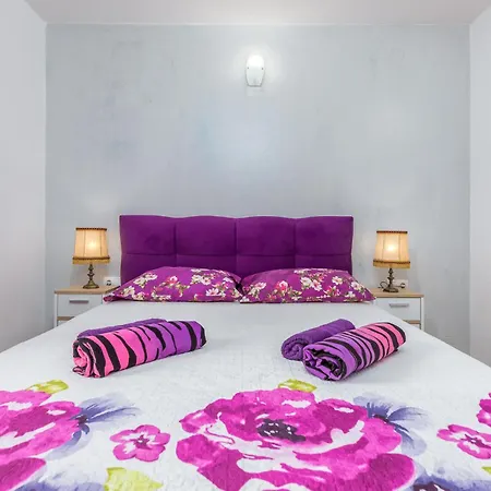 Lovely In With Kitchen * 풀라