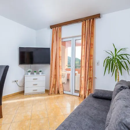 Apartment Lovely In With Kitchen Pula
