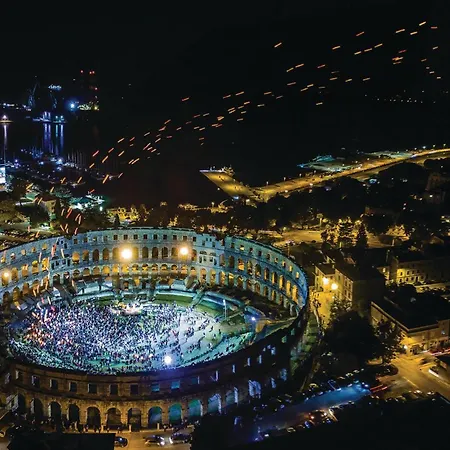 Lovely In With Kitchen