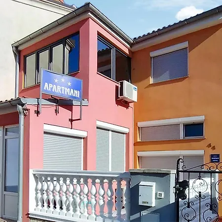 Apartmán Lovely In With Kitchen Pula