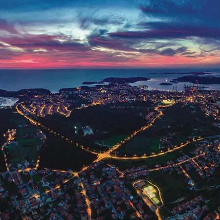 Daire Lovely In With Kitchen