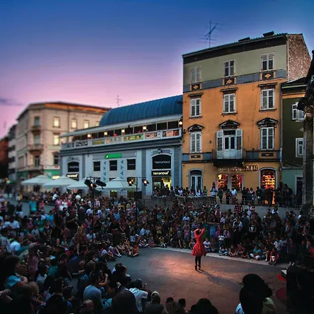 Lovely In With Kitchen * Pula