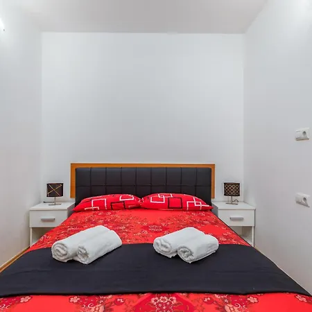 Lovely In With Kitchen Pula