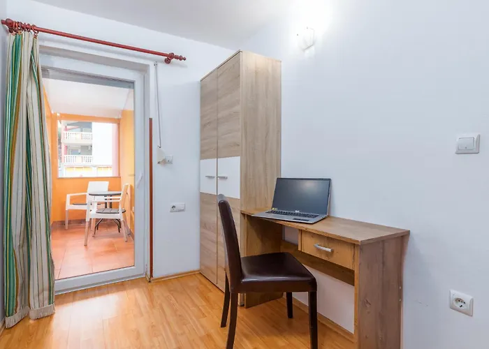 Lovely In With Kitchen Pula