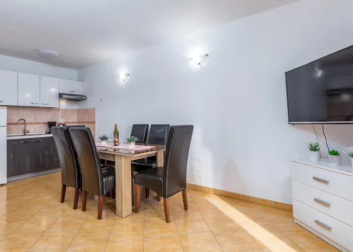 Appartement Lovely In With Kitchen