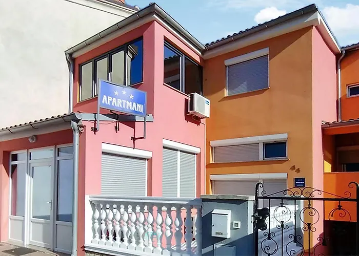 Appartement Lovely In With Kitchen Pula