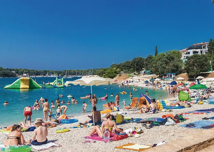 Appartement Lovely In With Kitchen Pula