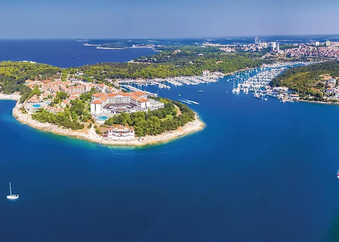 Lovely In With Kitchen Apartment Pula