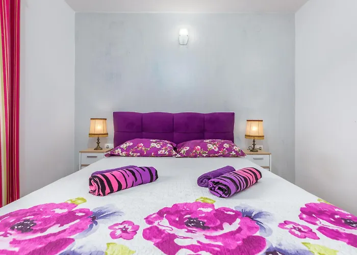 Lovely In With Kitchen * Póla