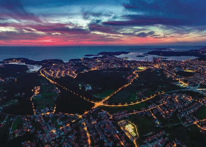 Apartman Lovely In With Kitchen