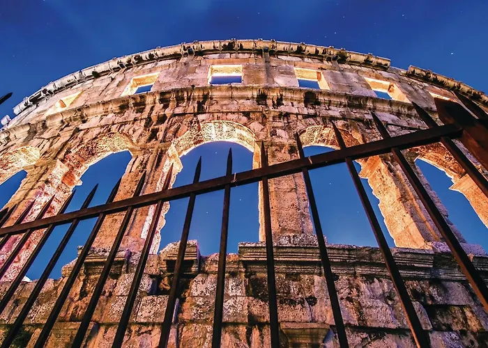 Lovely In With Kitchen Apartman